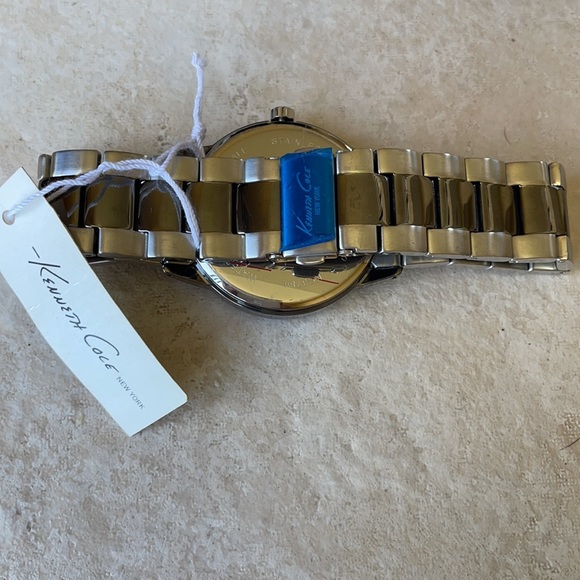 Kenneth Cole Quartz black&Silver water resistant all stainless steel - Picture 5 of 6